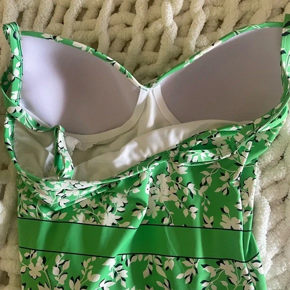 Lands' End | Green White Swimsuit. Sweetheart Neckline. Size 12. Flattering - Picture 5 of 7